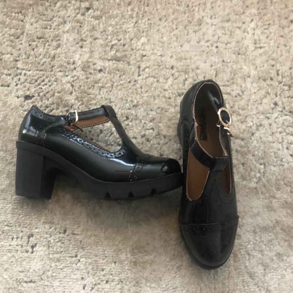 Amazon new size 6 maryjane shoes